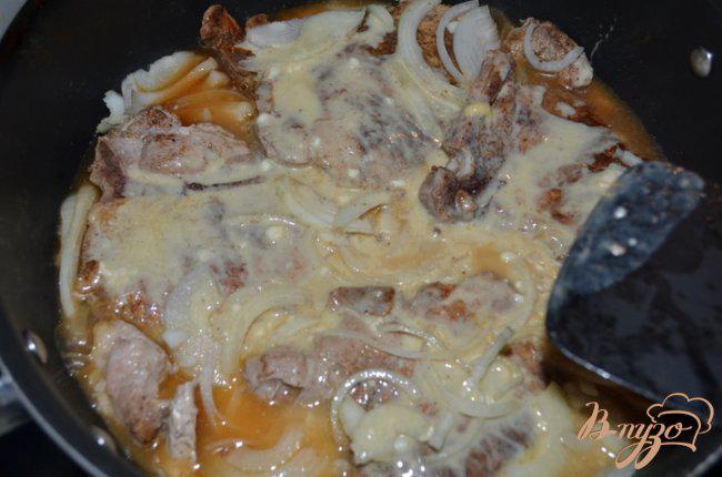 Фото приготовление рецепта: Тушеные свиные отбивные с тимьяном шаг №4