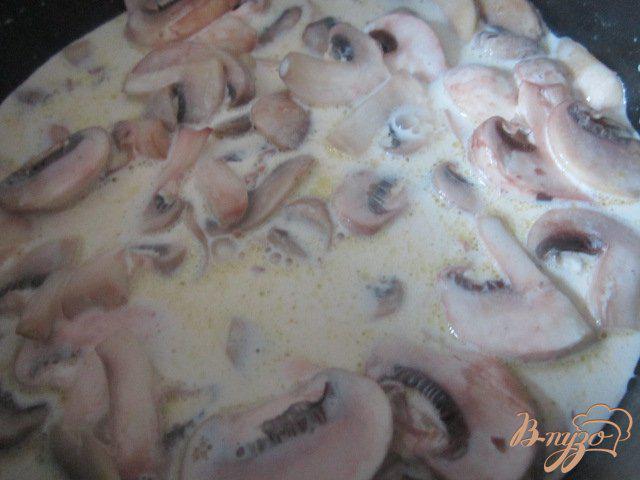 Фото приготовление рецепта: Макаронный пирог с грибами шаг №4