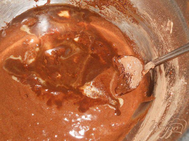 Фото приготовление рецепта: Шоколадные капкейки шаг №3
