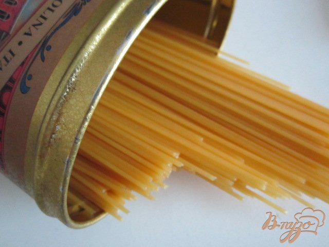 Фото приготовление рецепта: Спагетти с лимонной цедрой шаг №1