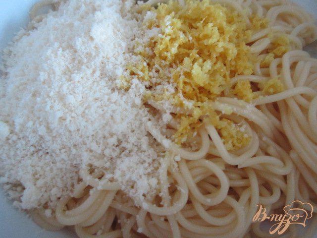 Фото приготовление рецепта: Спагетти с лимонной цедрой шаг №2