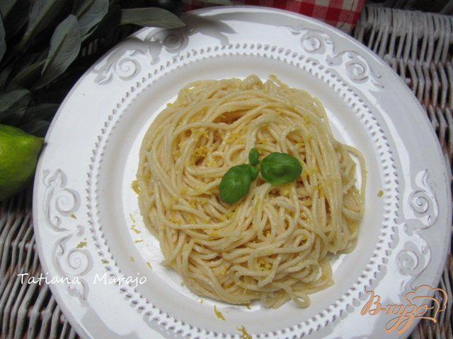Фото приготовление рецепта: Спагетти с лимонной цедрой шаг №3