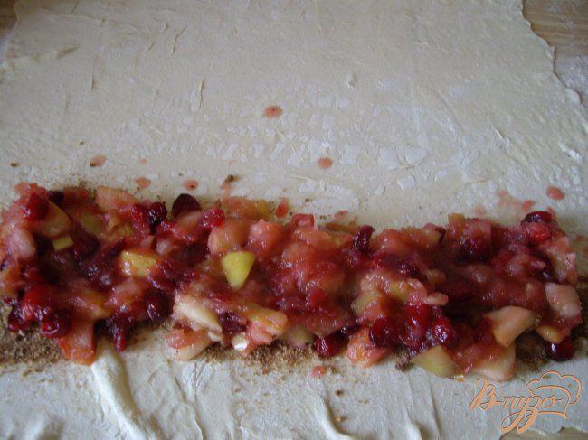 Фото приготовление рецепта: Яблочный штрудель и яблочно клюквенный шаг №3