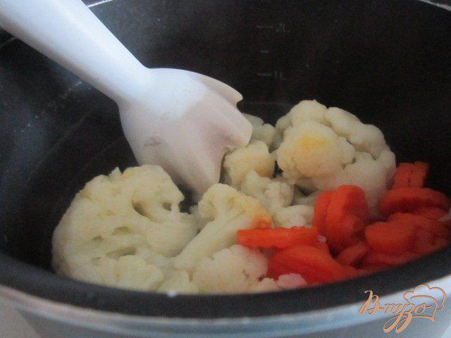 Фото приготовление рецепта: Овощной пикантный крем с чипсами из ветчины шаг №2