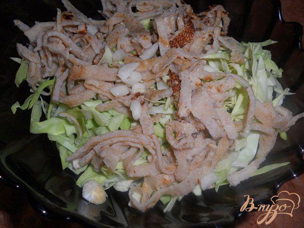 Фото приготовление рецепта: Салат с гречневыми блинчиками шаг №3