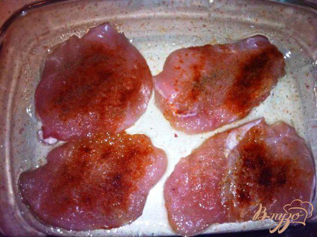 Фото приготовление рецепта: Куриные отбивные в остро-сладкой, сырной корочке шаг №7