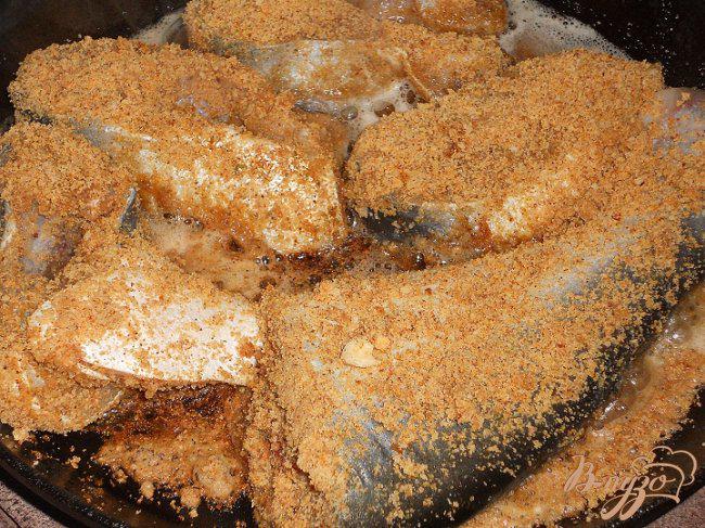 Фото приготовление рецепта: Рыба в ореховой панировке шаг №3