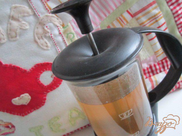 Фото приготовление рецепта: Имбирный чай с медом шаг №3