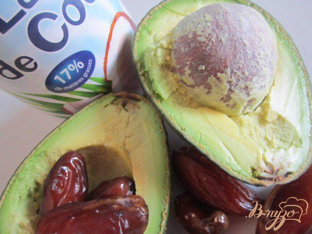 Фото приготовление рецепта: Десертный крем из авокадо на кокосовом молоке шаг №1