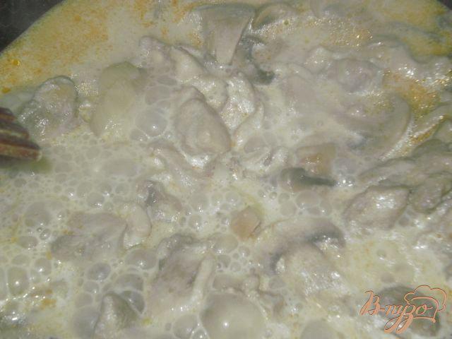 Фото приготовление рецепта: Мясо с шампиньонами и картофелем в горшочках шаг №4