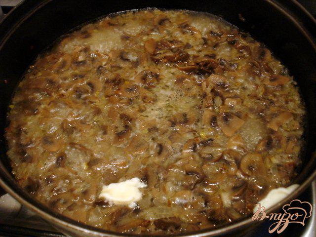 Фото приготовление рецепта: Сырно грибной соус шаг №2