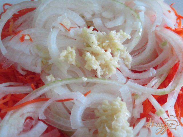 Фото приготовление рецепта: Морковный салат с говяжей печенью шаг №4