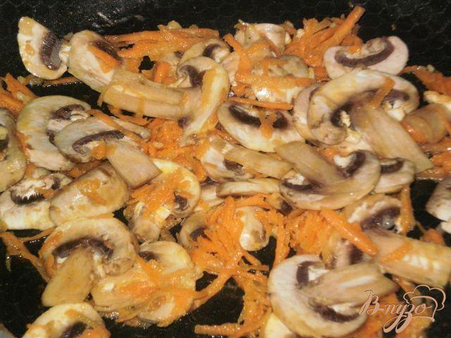 Фото приготовление рецепта: Сливочно-грибной суп с мясом шаг №6