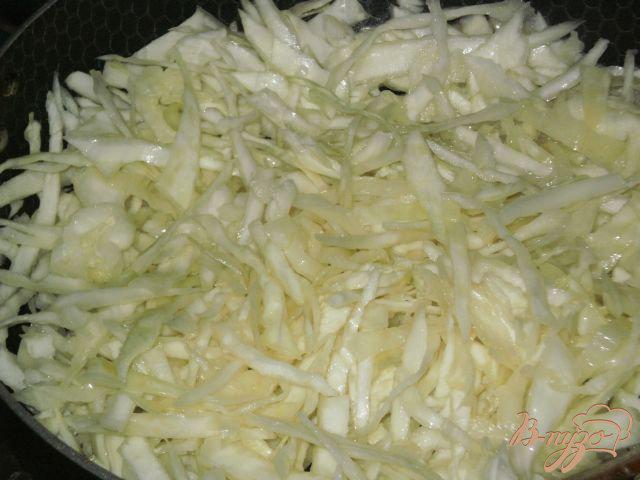 Фото приготовление рецепта: Капустная солянка с грибами и мясом шаг №7
