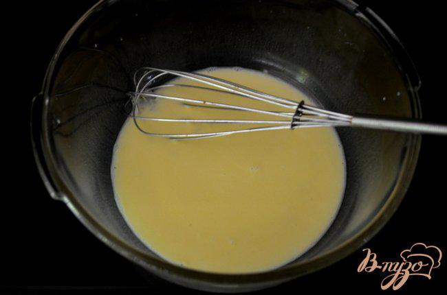 Фото приготовление рецепта: Булочки с чесночным маслом шаг №2