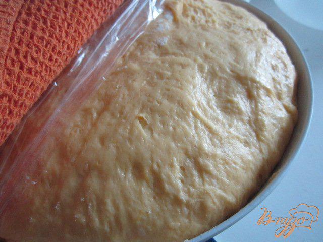 Фото приготовление рецепта: Апельсиновые булочки шаг №6