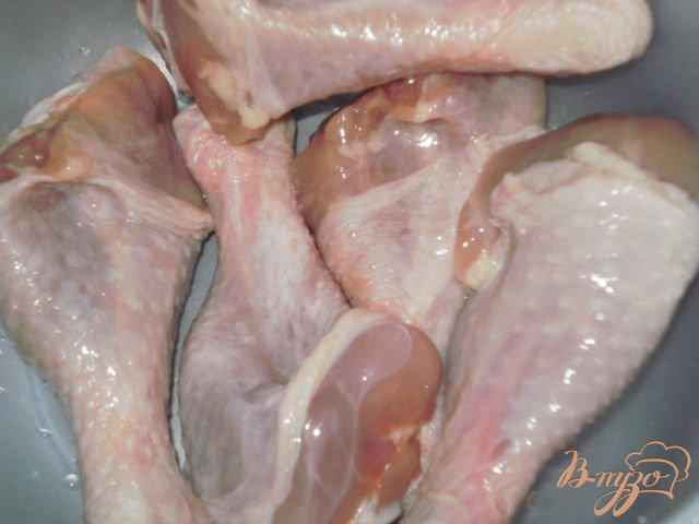 Фото приготовление рецепта: Куриные голени запеченные с картофелем шаг №1