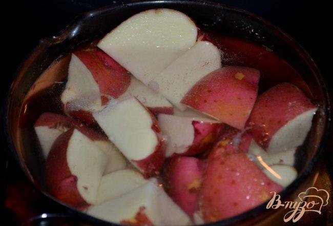 Фото приготовление рецепта: Хрустящий картофель с беконом и петрушкой шаг №1