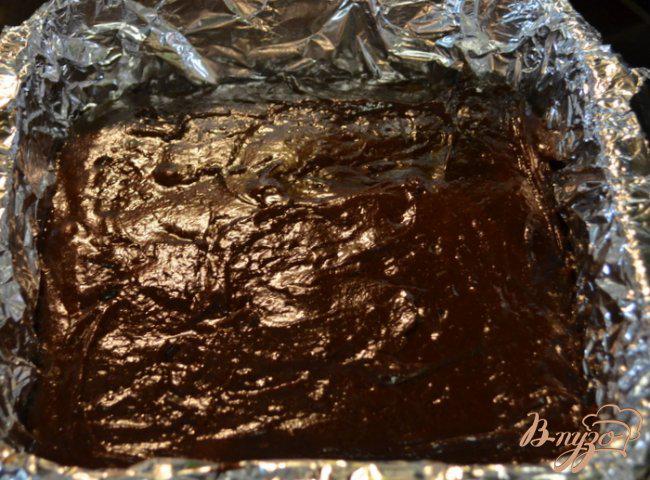 Фото приготовление рецепта: Шоколадно-карамельный брауни шаг №3