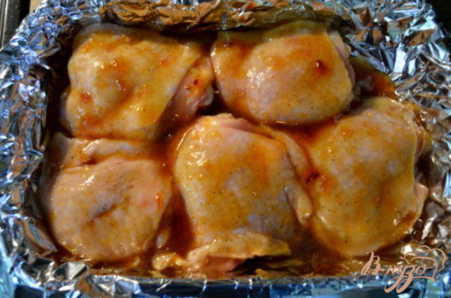 Фото приготовление рецепта: Куриные бедрышки в абрикосовой дижонской глазури шаг №3