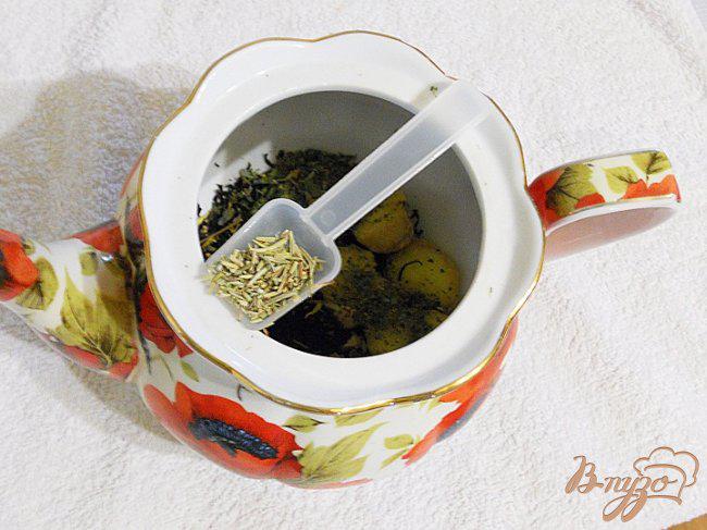 Фото приготовление рецепта: Чай с розмарином, лавандой и имбирем шаг №2