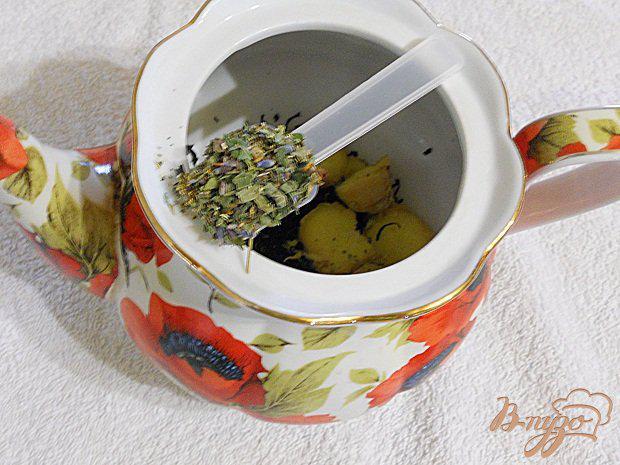 Фото приготовление рецепта: Чай с розмарином, лавандой и имбирем шаг №1
