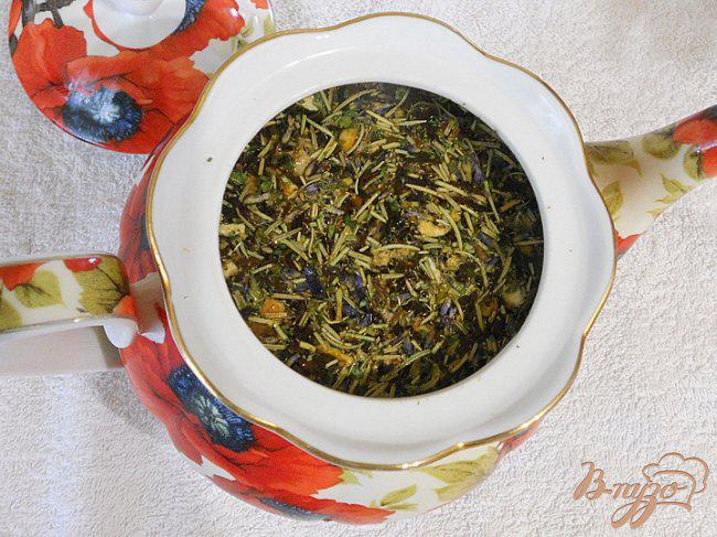 Фото приготовление рецепта: Чай с розмарином, лавандой и имбирем шаг №3