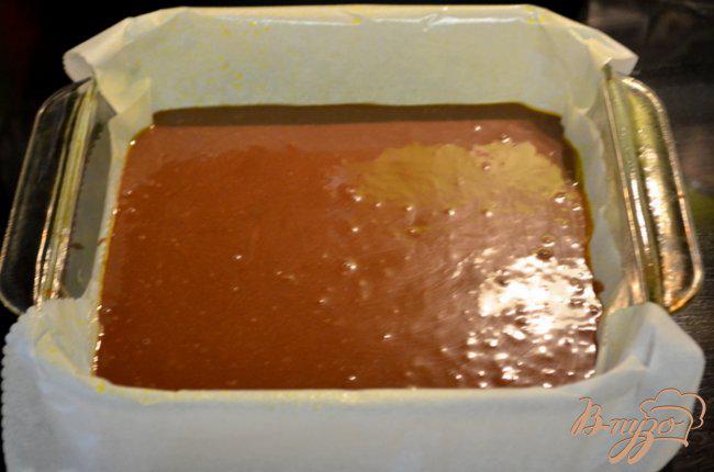 Фото приготовление рецепта: Шоколадный кекс с арахисовым маслом шаг №4