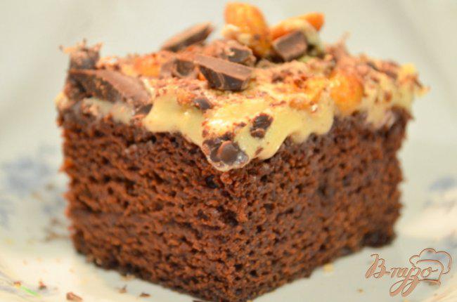 Фото приготовление рецепта: Шоколадный кекс с арахисовым маслом шаг №8
