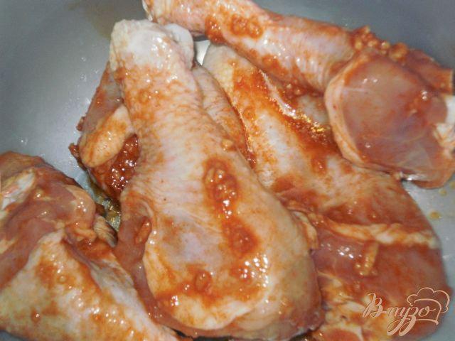 Фото приготовление рецепта: Куриные голени запеченные с овощами шаг №2