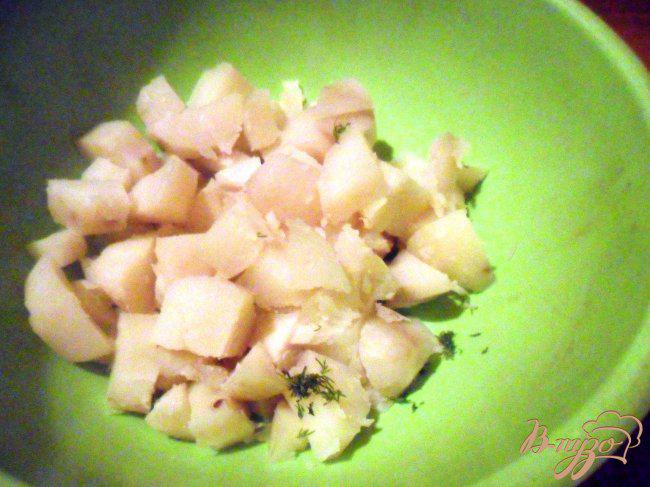 Фото приготовление рецепта: Марокканский картофельный салат с маслинами шаг №1
