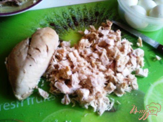 Фото приготовление рецепта: Салат курица с грибами шаг №1
