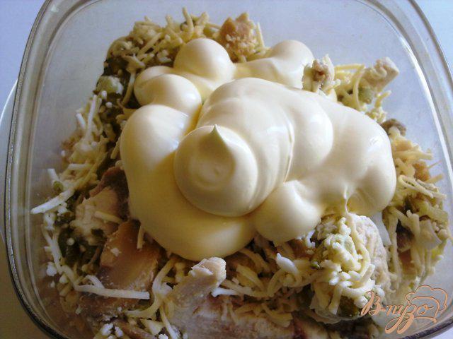 Фото приготовление рецепта: Салат курица с грибами шаг №7