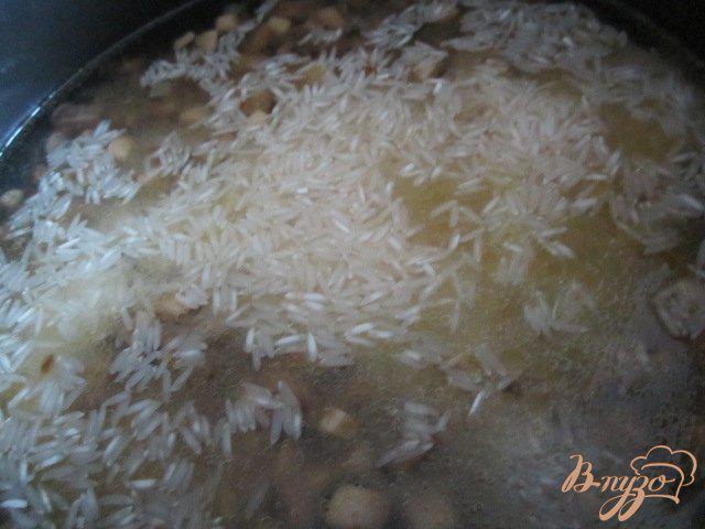 Фото приготовление рецепта: Рис с грибами и сыром шаг №2