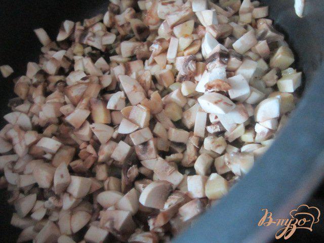Фото приготовление рецепта: Рис с грибами и сыром шаг №1