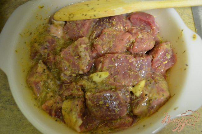 Фото приготовление рецепта: Свиной кебаб с тимьяном и апельсиновым маринадом шаг №2