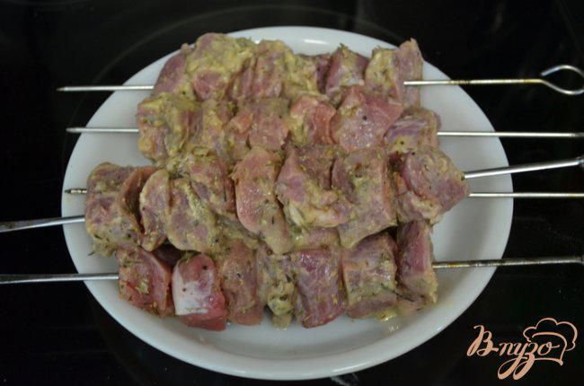Фото приготовление рецепта: Свиной кебаб с тимьяном и апельсиновым маринадом шаг №3