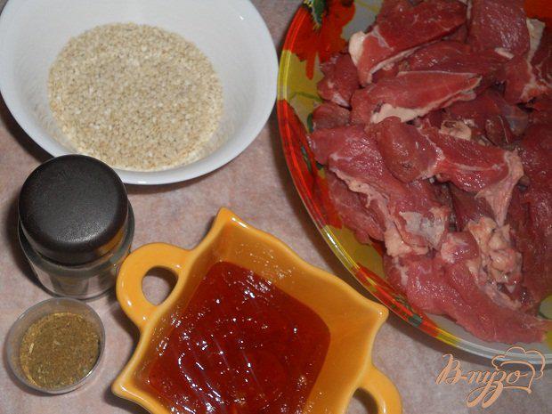 Фото приготовление рецепта: Сочная телятина в кунжуте шаг №1