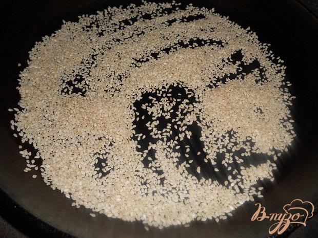 Фото приготовление рецепта: Сочная телятина в кунжуте шаг №3