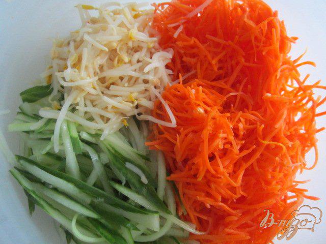 Фото приготовление рецепта: Морковный салат с куриной нарезкой шаг №3