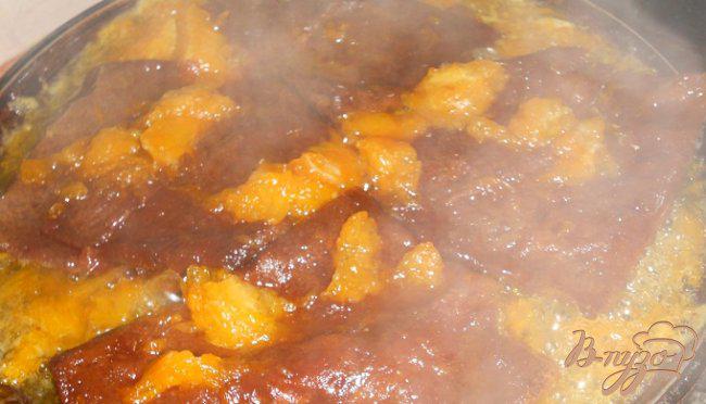 Фото приготовление рецепта: Шоколадные блинчики фламбе с мандаринами шаг №4