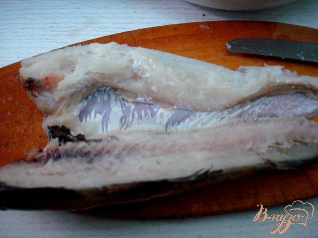 Фото приготовление рецепта: Сочные рыбные котлеты шаг №2