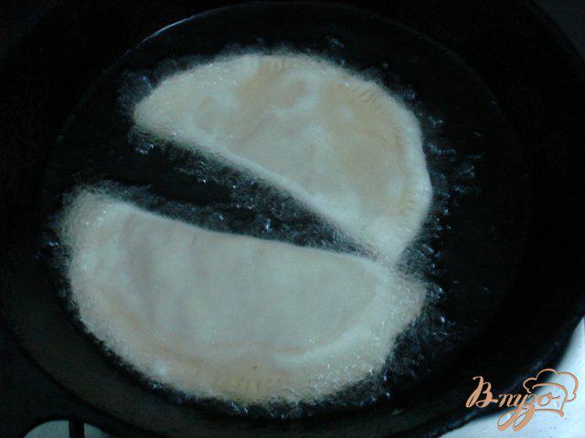 Фото приготовление рецепта: Чебуреки (тесто в хлебопечке) шаг №5