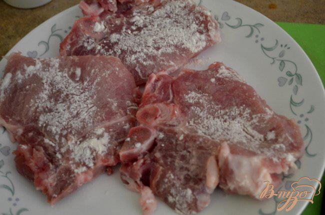 Фото приготовление рецепта: Свиные отбивные с малиновым джемом шаг №1
