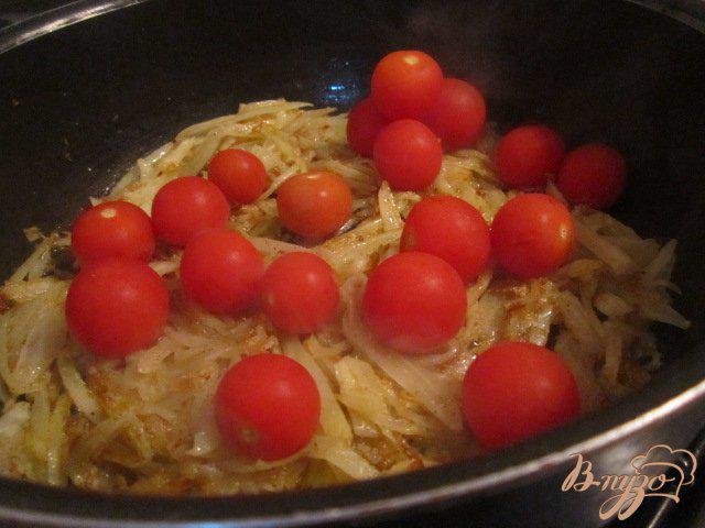 Фото приготовление рецепта: Филе скумбрии с фенхелем и томатами. шаг №2