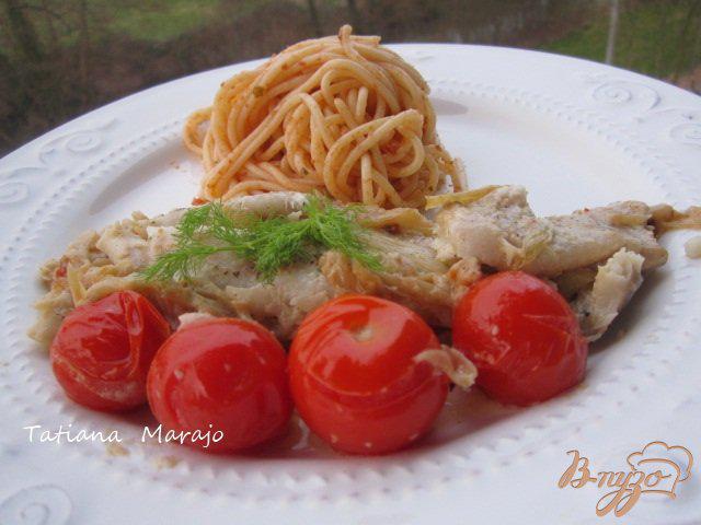 Фото приготовление рецепта: Филе скумбрии с фенхелем и томатами. шаг №5