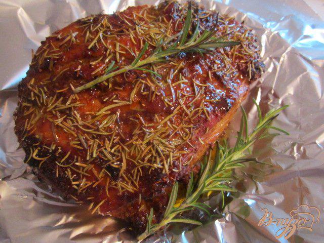 Фото приготовление рецепта: Свинина в горчично-медовой глазури с розмарином шаг №3