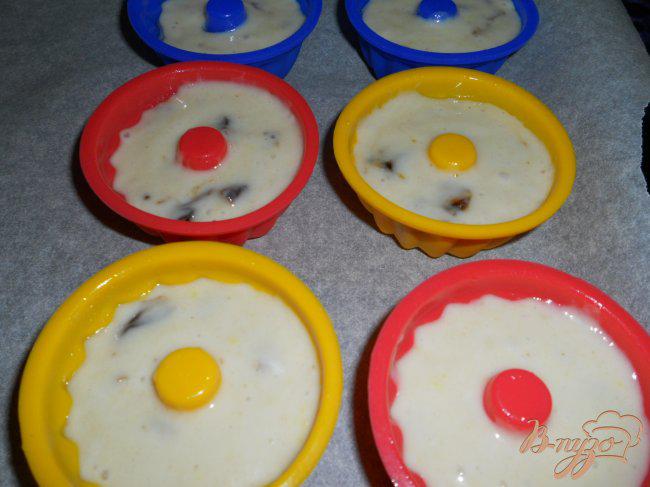 Фото приготовление рецепта: Кексы без яиц и молока шаг №3