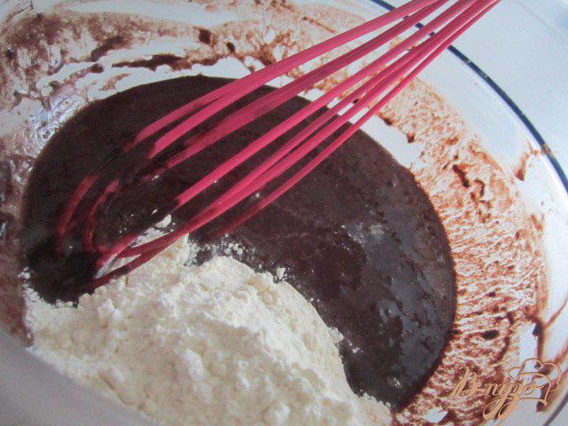 Фото приготовление рецепта: Шоколадные вареники с творогом шаг №2