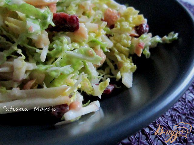 Фото приготовление рецепта: Салат из капусты и яблока шаг №6